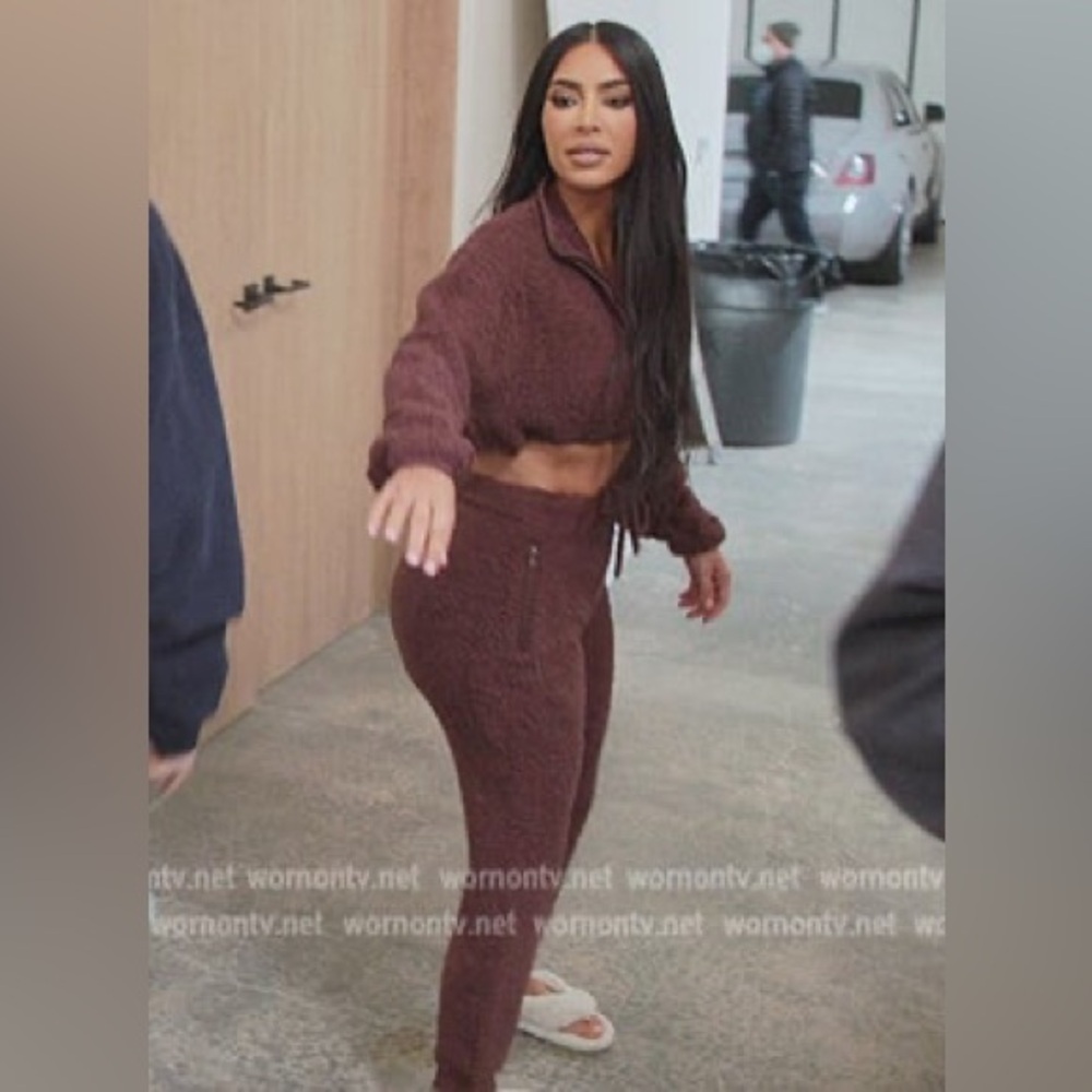 SKIMS Brown Cozy Knit Cropped Sweatshirt and Jogger Pants Set (S/M)